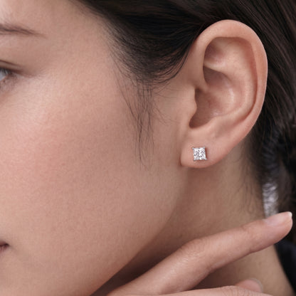 스퀘어 랩 다이아몬드 이어링 — 0.8ct